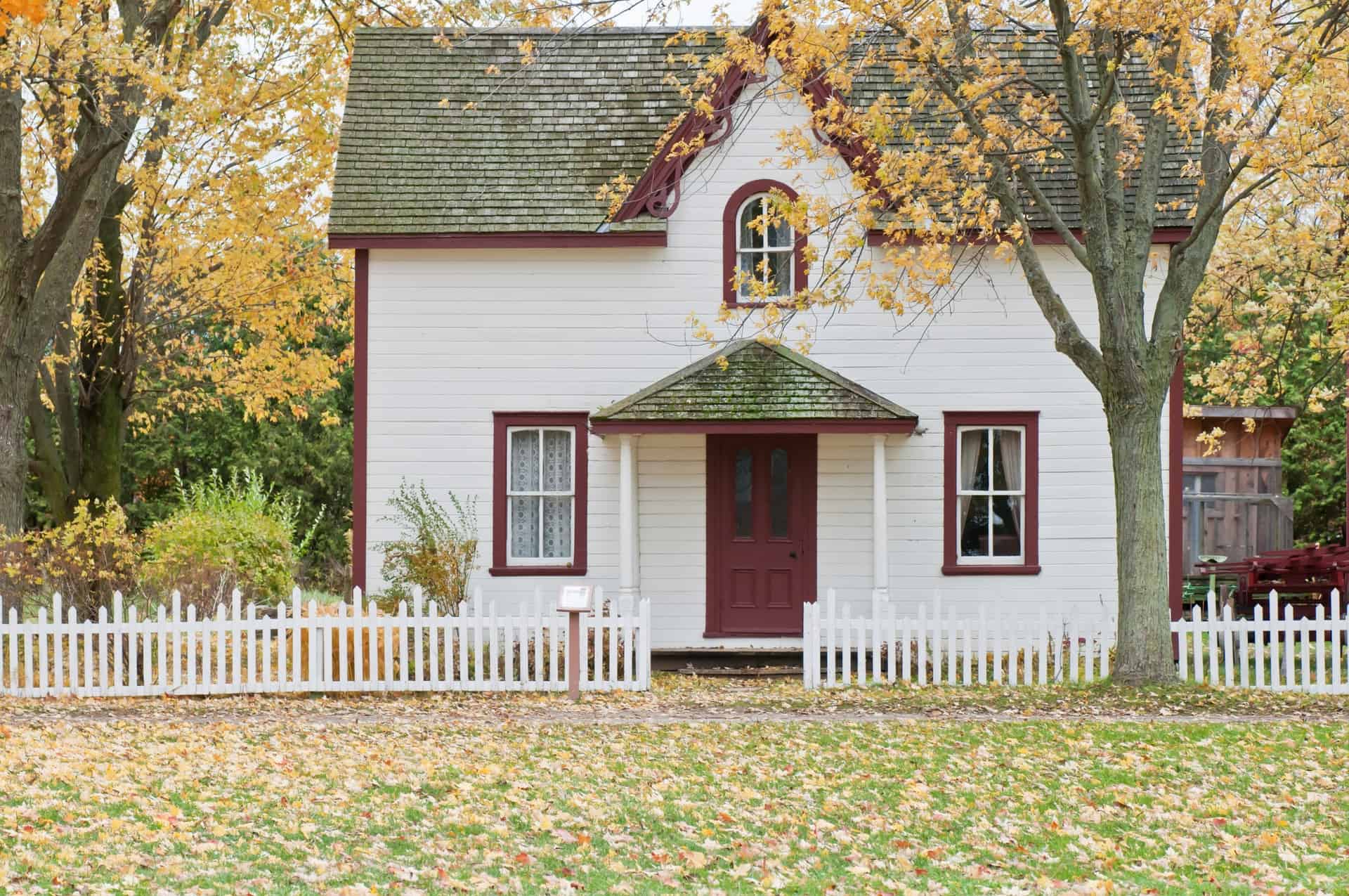 White House with Red Trim White House with Red Trim