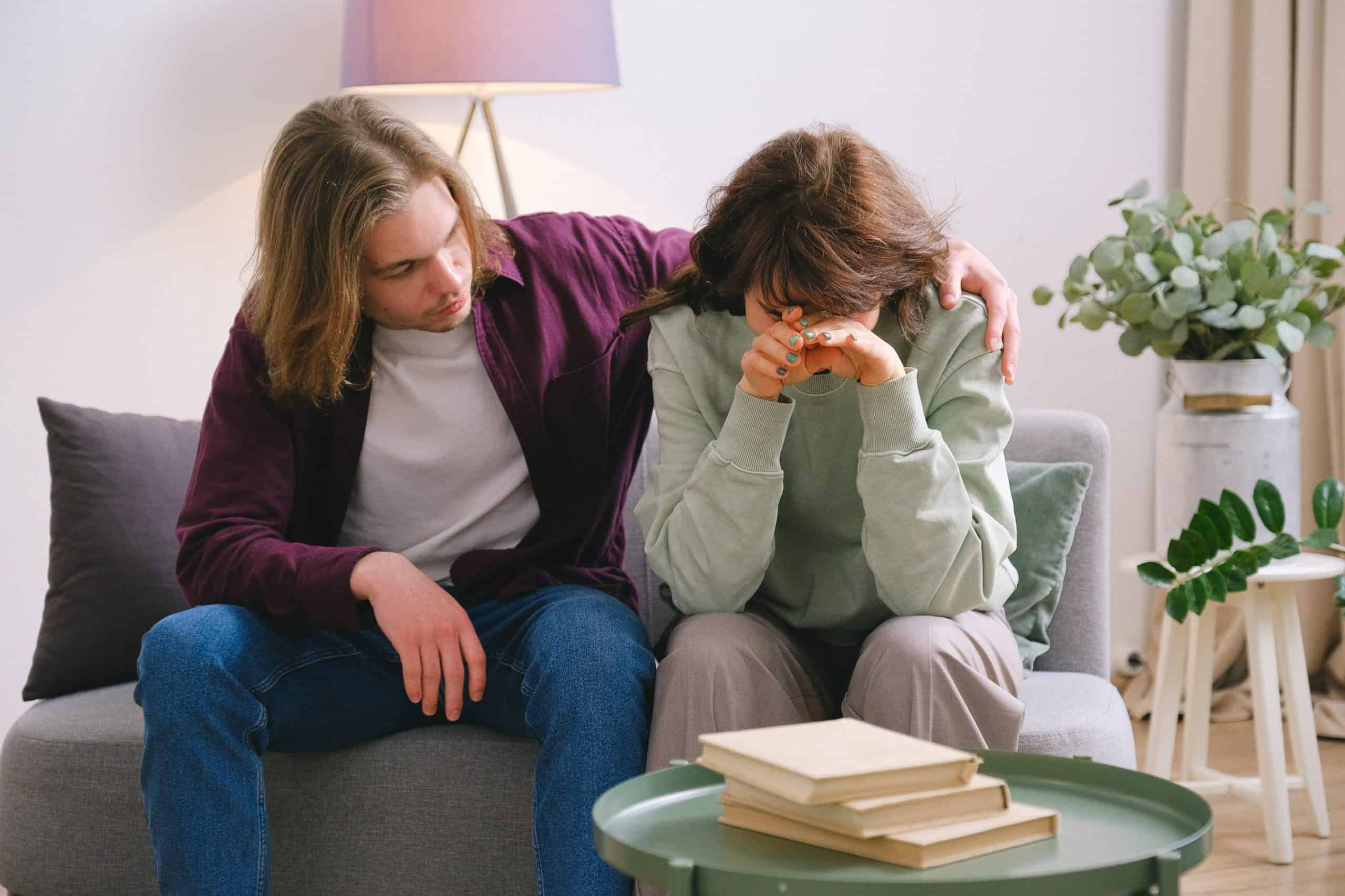 couple crying help people couple crying help people
