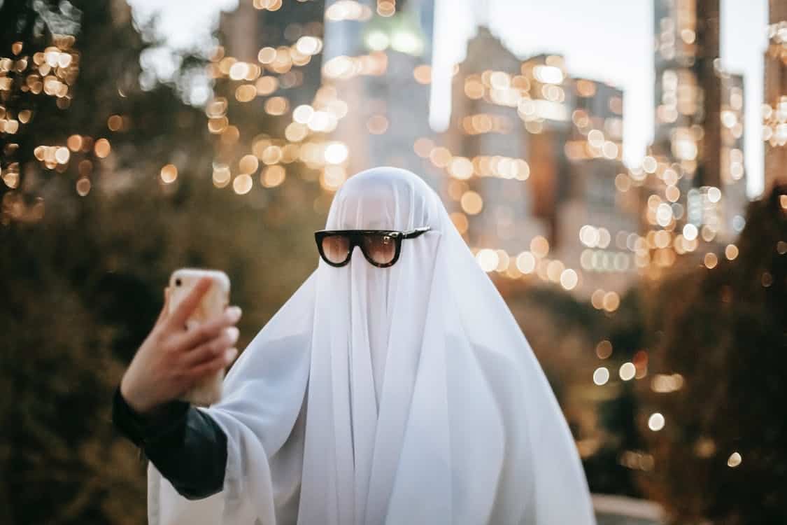 ghosted online hide