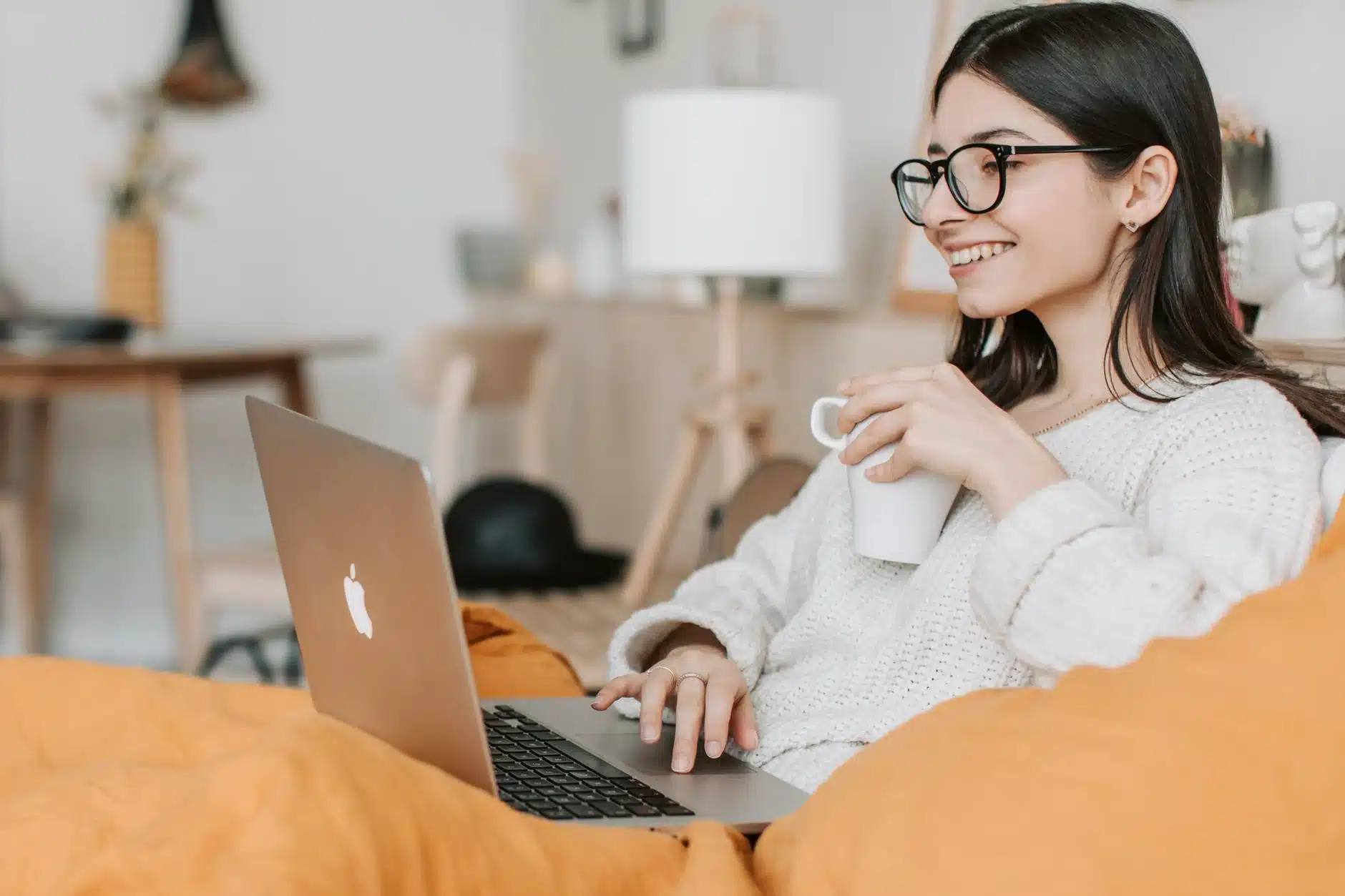 women online sofa cup