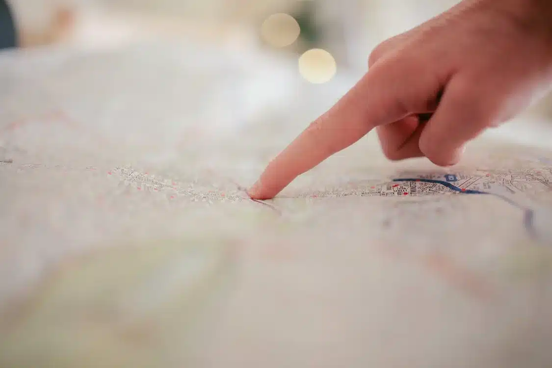 map finger find lost