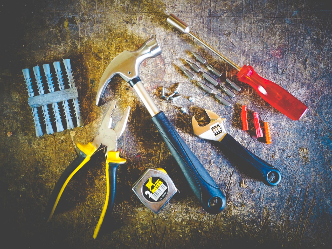 hardware tools hammer skrewdriver