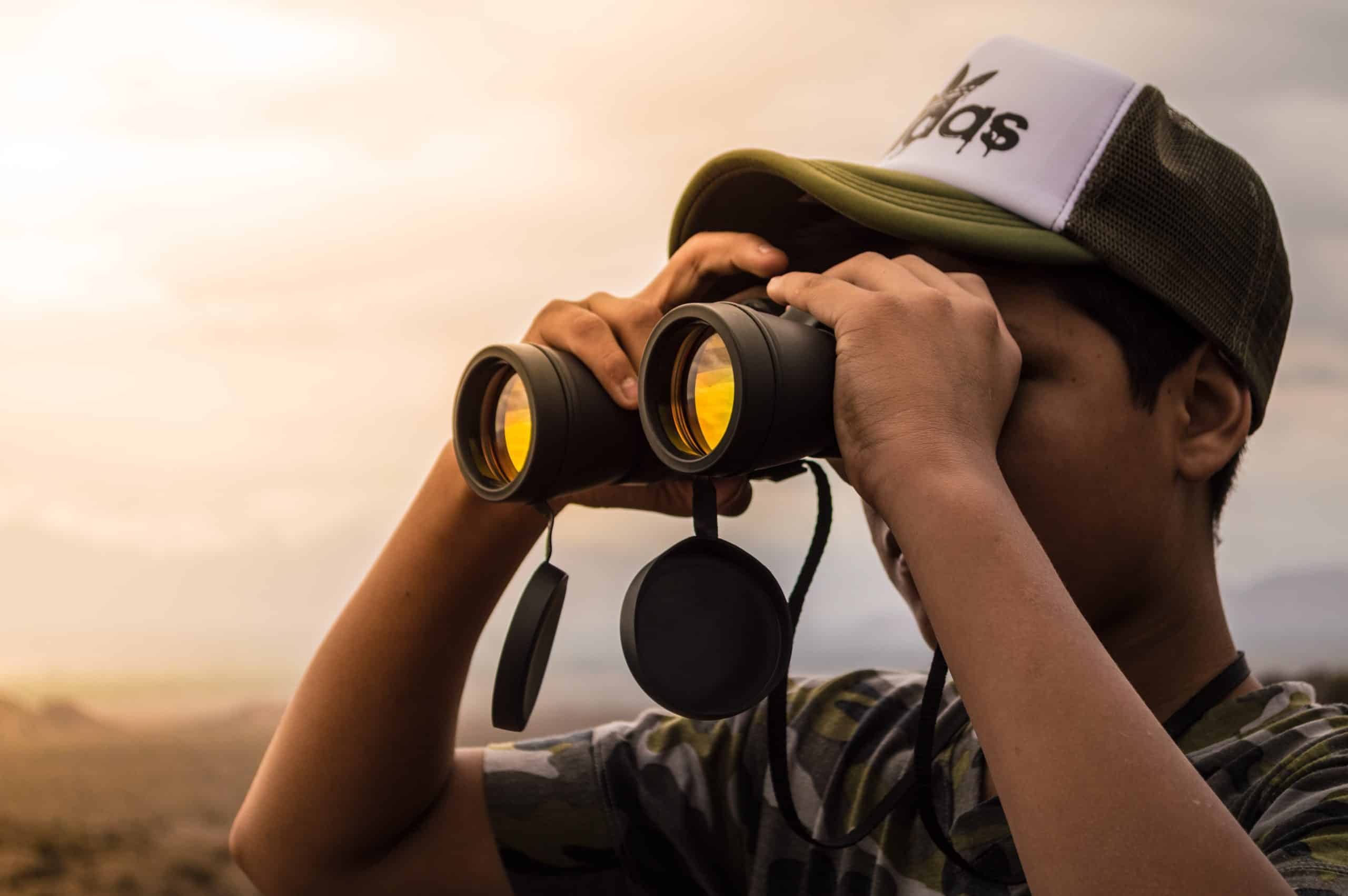 binoculars searching hat