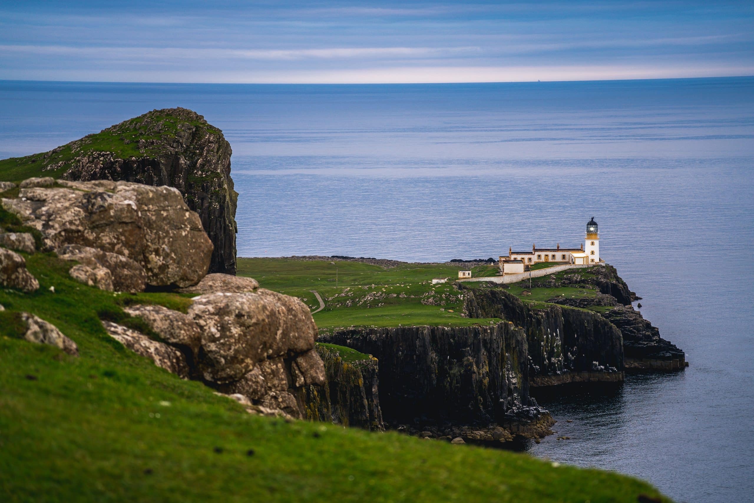 lighthouse ocean cliff