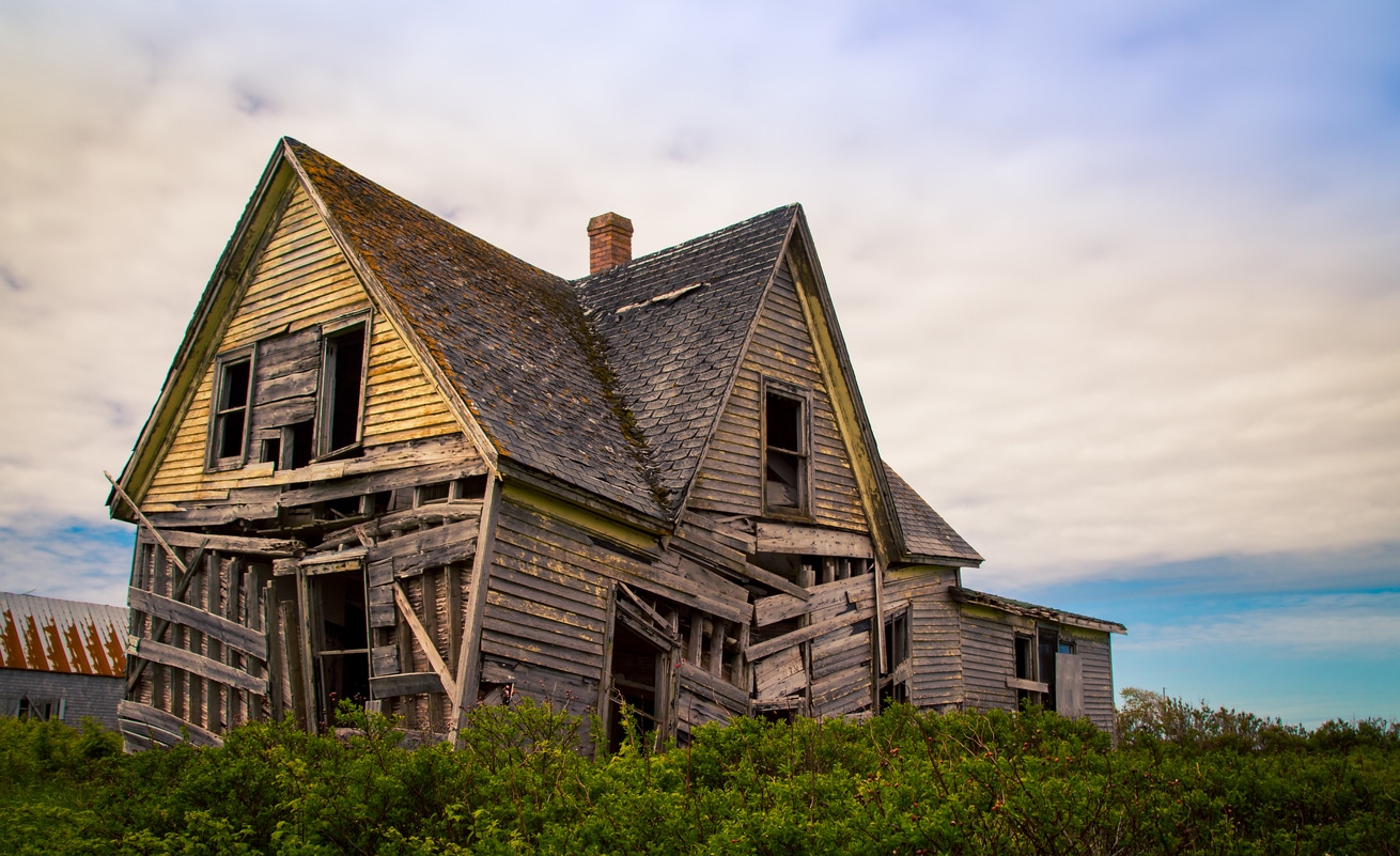 sagging abandon house