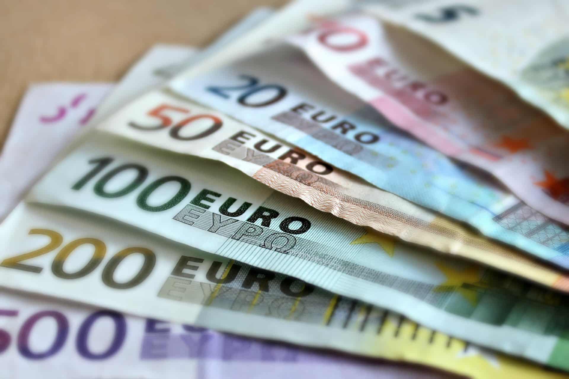banknotes-209104_1920
