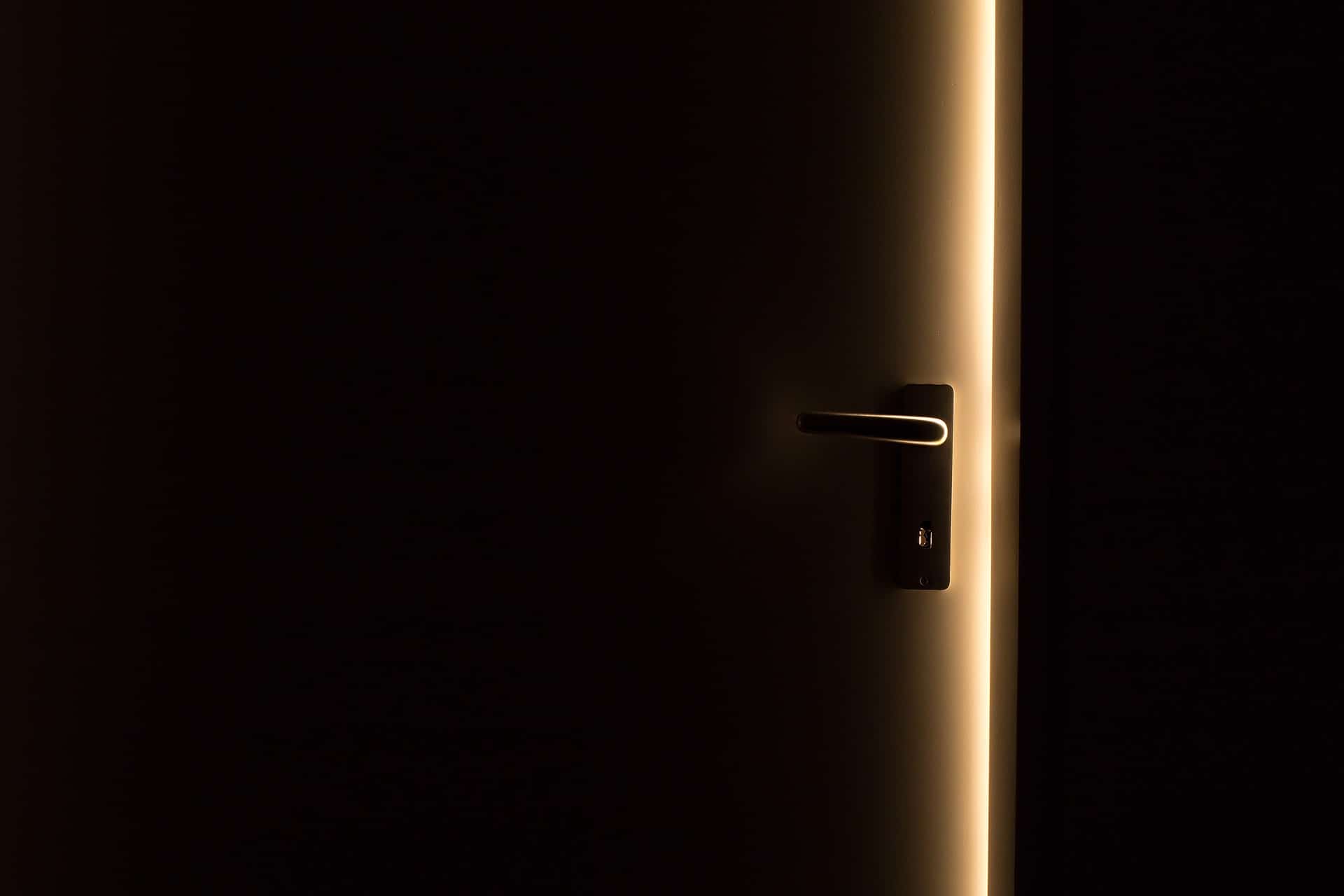 dark-1852985_1920