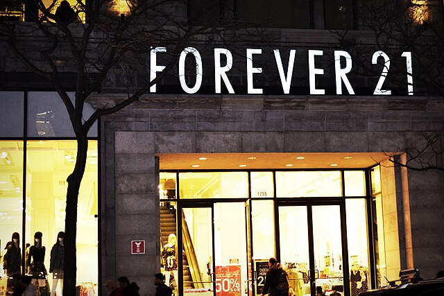 Forever_21_store_in_Montreal