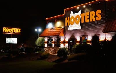 Hooters to Close 30 Restaurants
